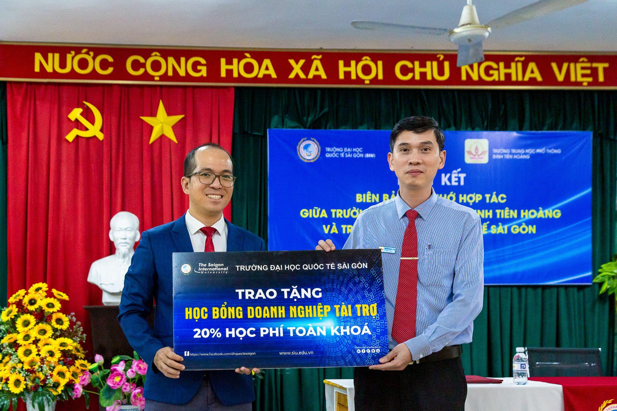 Thêm 3 trường THPT ký kết hợp tác cùng SIU