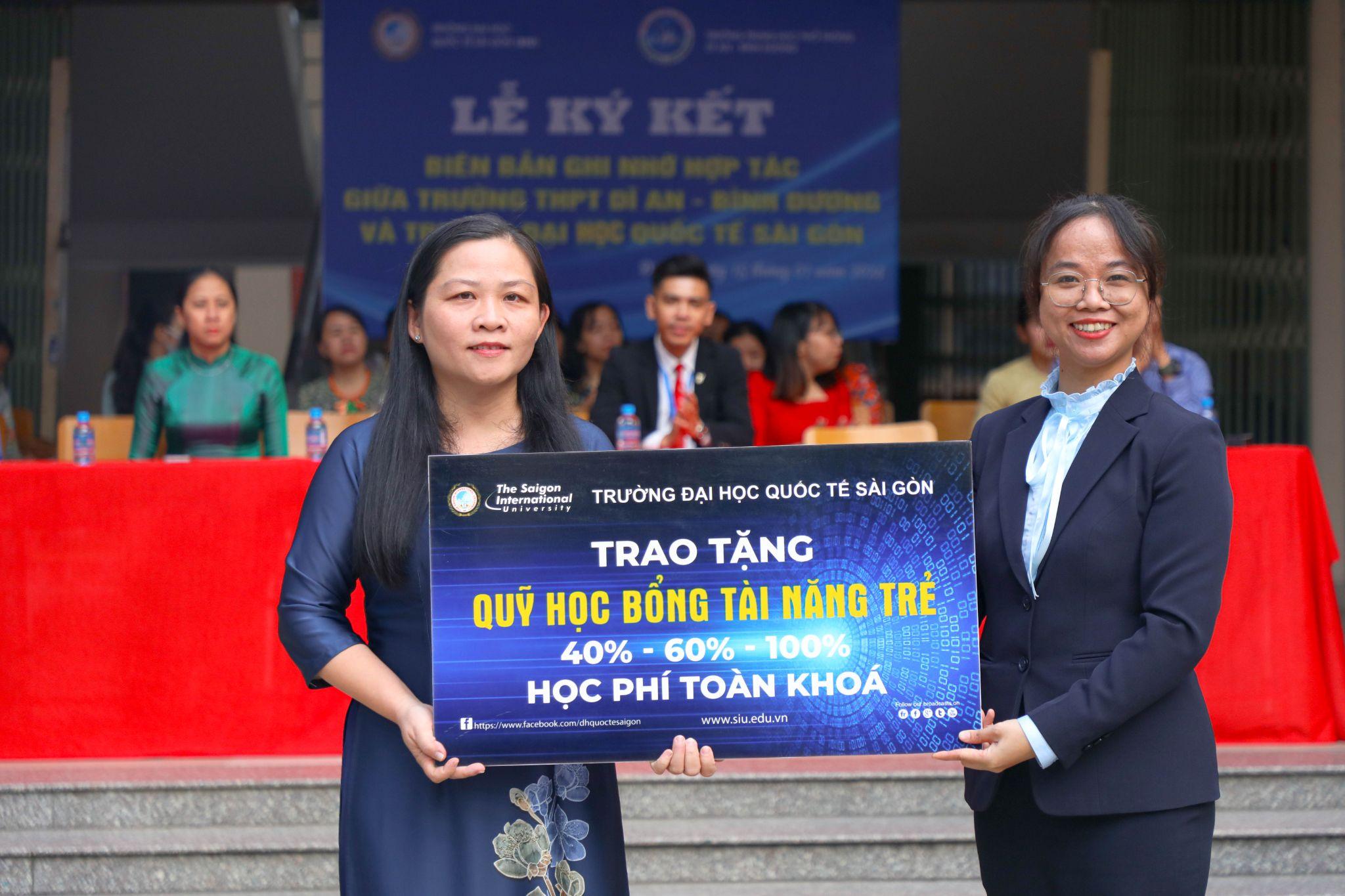 Thêm 3 trường THPT ký kết hợp tác cùng SIU