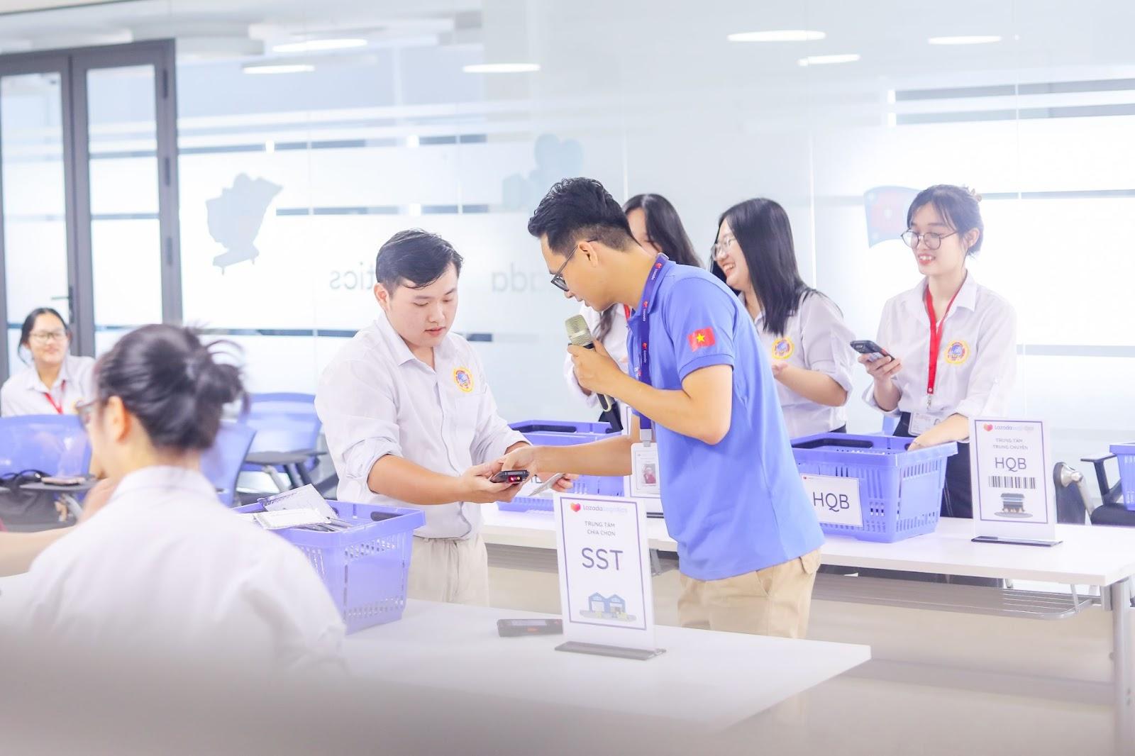 Tour “săn” kiến thức tại Lazada Logistics Park 